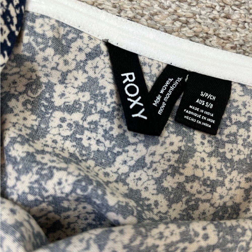 2 Roxy Tops Size small - Picture 5 of 8